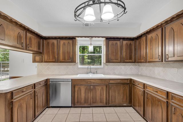 33102 Rollingwood Drive, Pinehurst, TX 77362