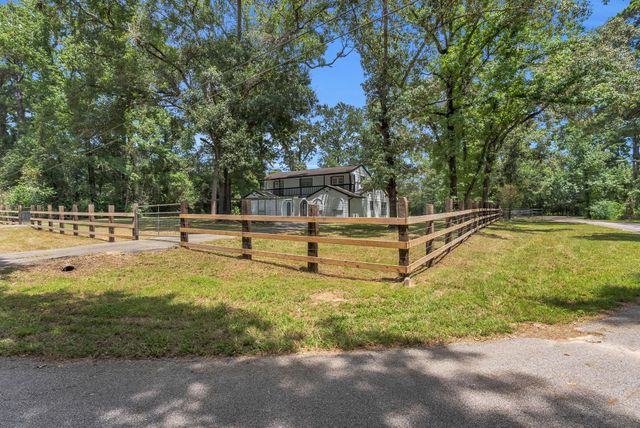 33102 Rollingwood Drive, Pinehurst, TX 77362