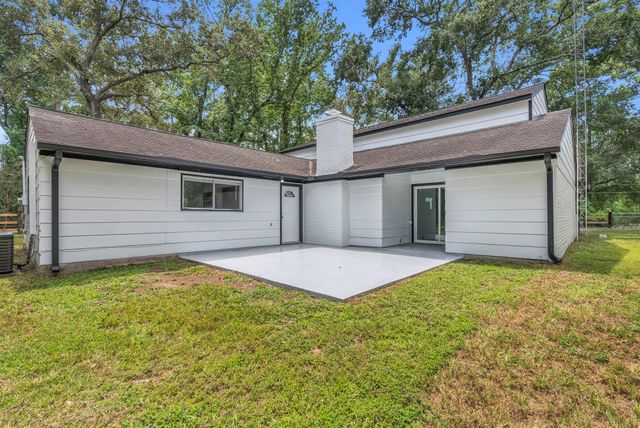 33102 Rollingwood Drive, Pinehurst, TX 77362
