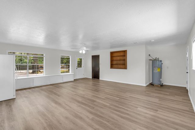 33102 Rollingwood Drive, Pinehurst, TX 77362