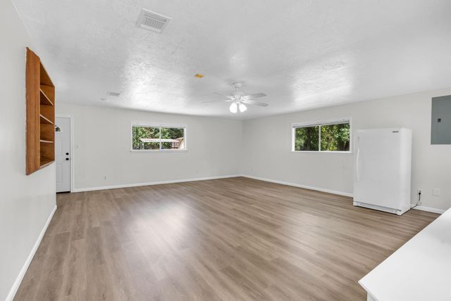 33102 Rollingwood Drive, Pinehurst, TX 77362