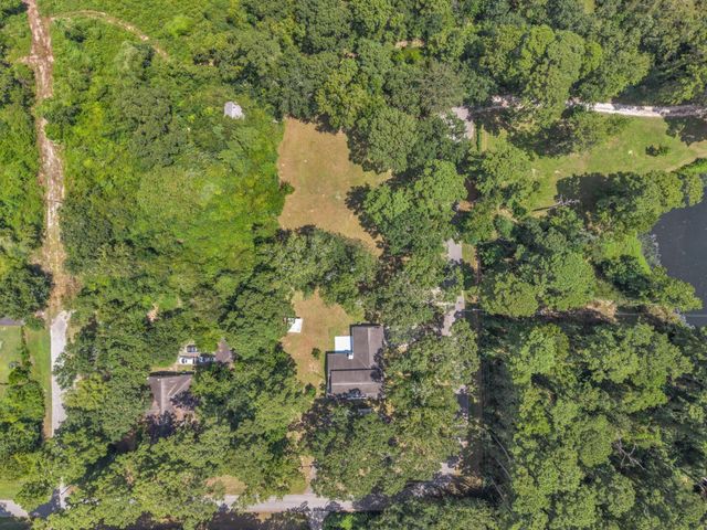 33102 Rollingwood Drive, Pinehurst, TX 77362