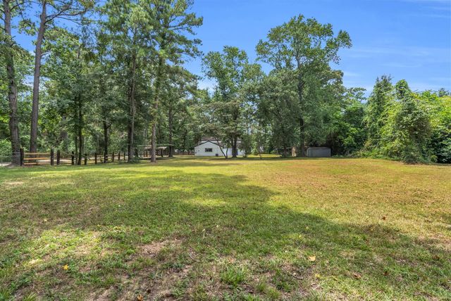 33102 Rollingwood Drive, Pinehurst, TX 77362