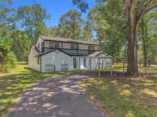 33102 Rollingwood Drive, Pinehurst, TX 77362