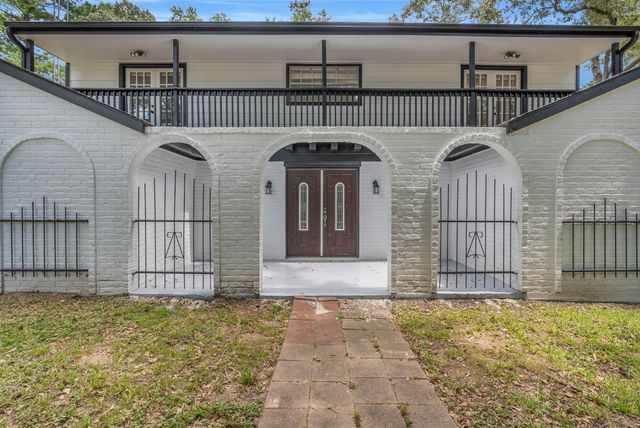 33102 Rollingwood Drive, Pinehurst, TX 77362