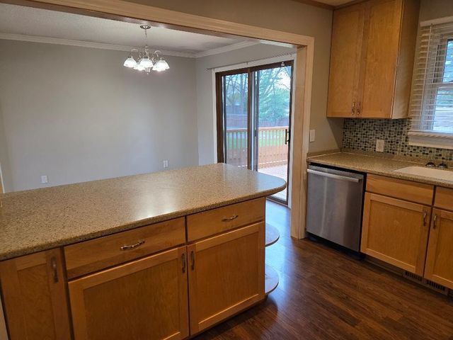 6255 Zealand Avenue N, Brooklyn Park, MN 55428