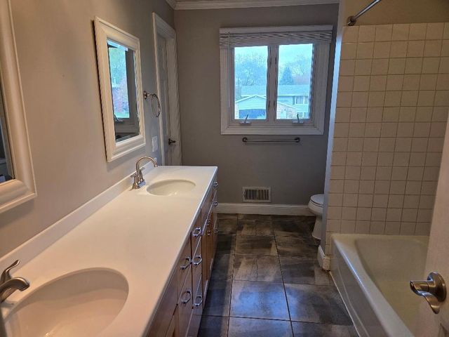 6255 Zealand Avenue N, Brooklyn Park, MN 55428
