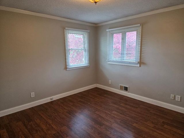 6255 Zealand Avenue N, Brooklyn Park, MN 55428