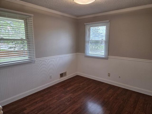 6255 Zealand Avenue N, Brooklyn Park, MN 55428