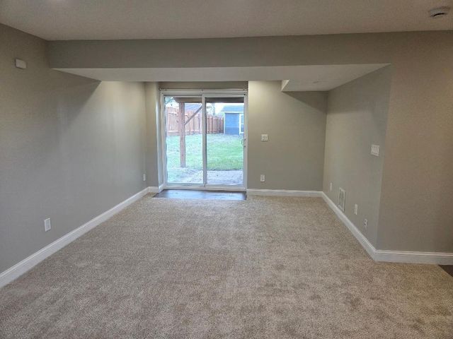 6255 Zealand Avenue N, Brooklyn Park, MN 55428