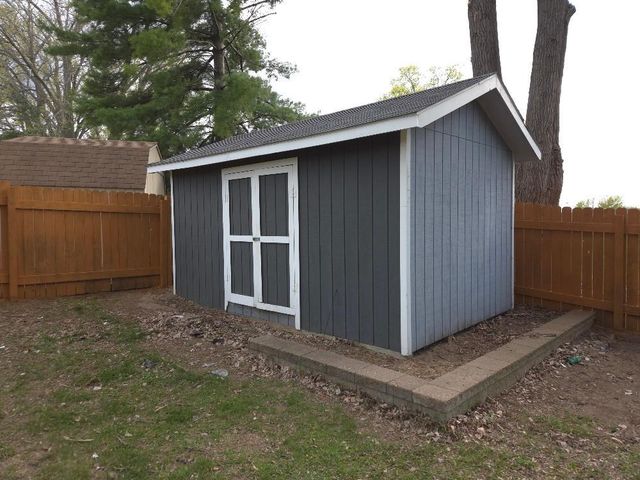 6255 Zealand Avenue N, Brooklyn Park, MN 55428