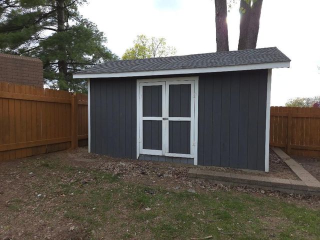 6255 Zealand Avenue N, Brooklyn Park, MN 55428