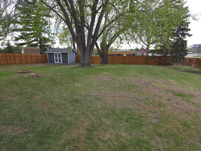 6255 Zealand Avenue N, Brooklyn Park, MN 55428