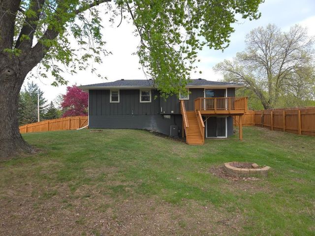 6255 Zealand Avenue N, Brooklyn Park, MN 55428