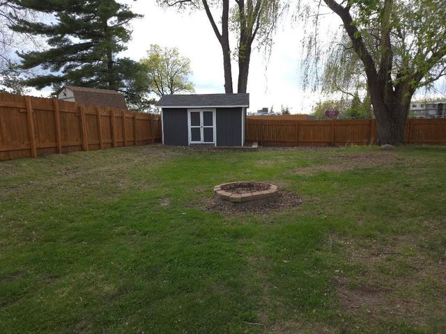 6255 Zealand Avenue N, Brooklyn Park, MN 55428