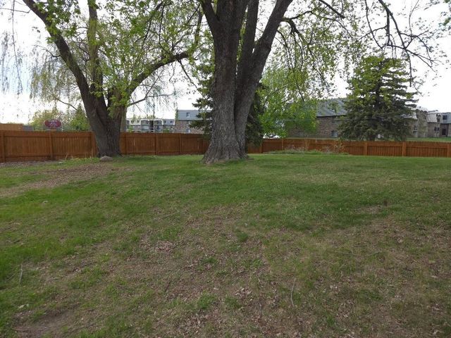 6255 Zealand Avenue N, Brooklyn Park, MN 55428
