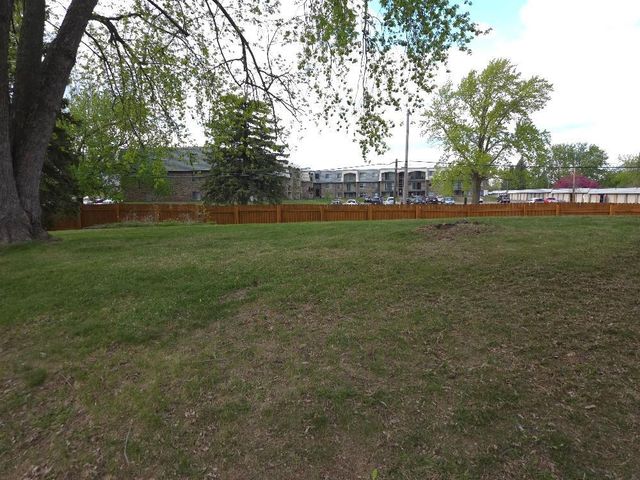 6255 Zealand Avenue N, Brooklyn Park, MN 55428
