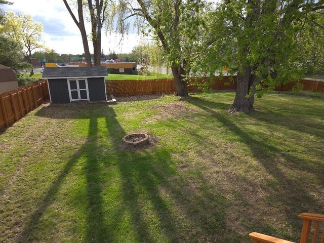 6255 Zealand Avenue N, Brooklyn Park, MN 55428