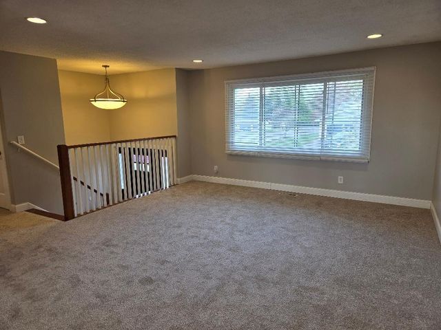 6255 Zealand Avenue N, Brooklyn Park, MN 55428