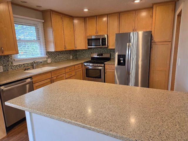 6255 Zealand Avenue N, Brooklyn Park, MN 55428