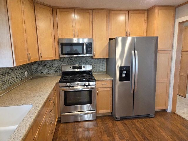 6255 Zealand Avenue N, Brooklyn Park, MN 55428
