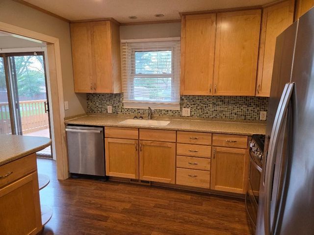 6255 Zealand Avenue N, Brooklyn Park, MN 55428