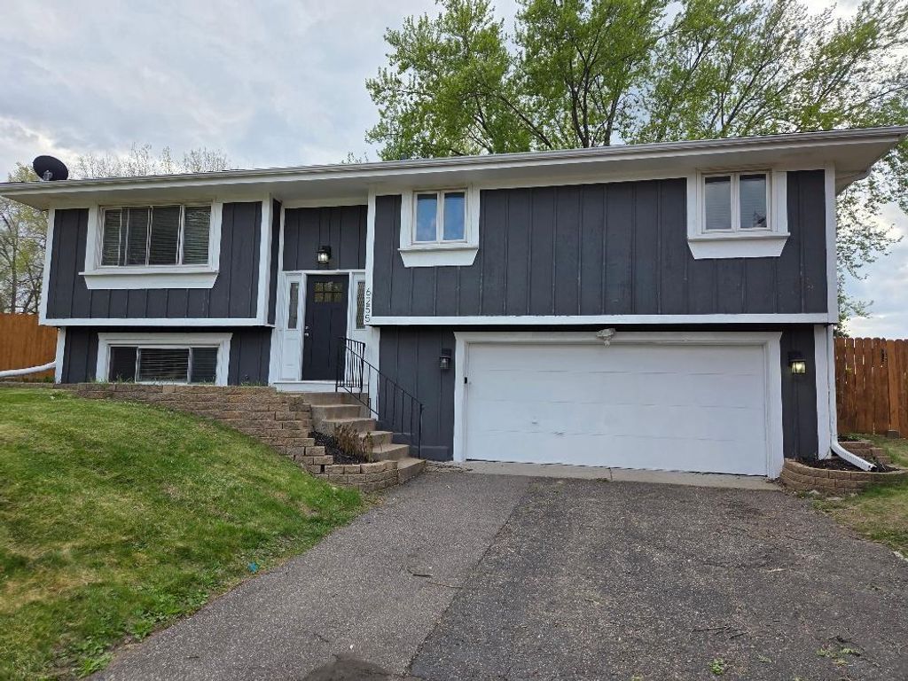 6255 Zealand Avenue N, Brooklyn Park, MN 55428