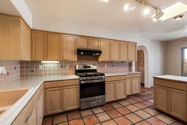 2760 Cliffrose Drive NE, Albuquerque, NM 87122