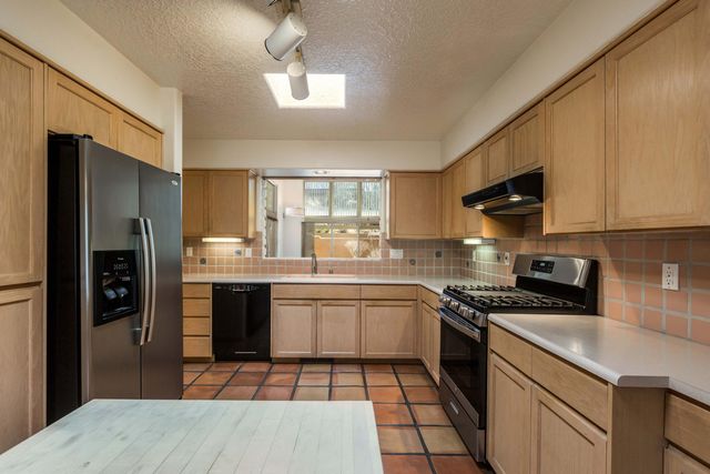 2760 Cliffrose Drive NE, Albuquerque, NM 87122