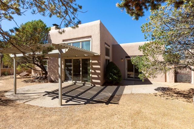 2760 Cliffrose Drive NE, Albuquerque, NM 87122