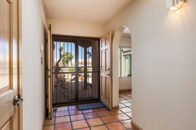 2760 Cliffrose Drive NE, Albuquerque, NM 87122