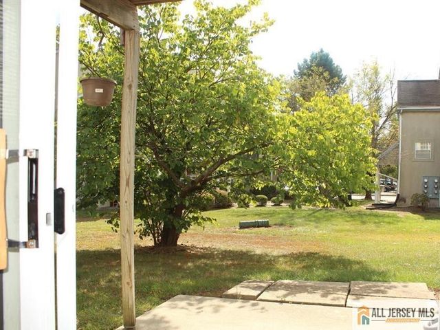 49 Tanglewood Court, South Brunswick, NJ 08852