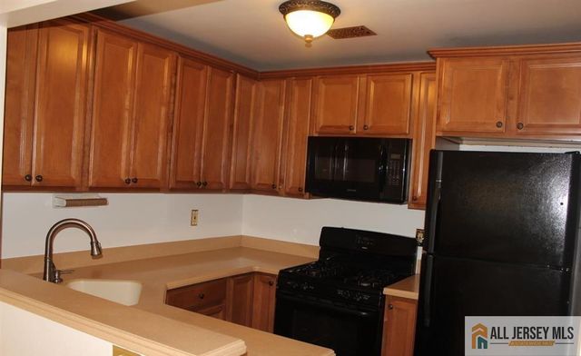 49 Tanglewood Court, South Brunswick, NJ 08852