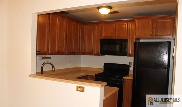 49 Tanglewood Court, South Brunswick, NJ 08852