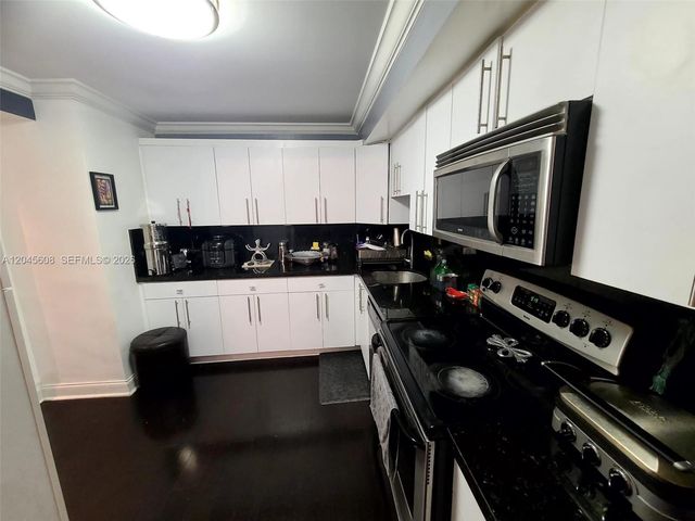 600 NE 36 St PH22, Miami, FL 33137