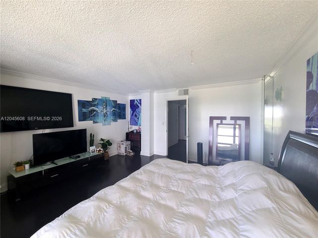 600 NE 36 St PH22, Miami, FL 33137