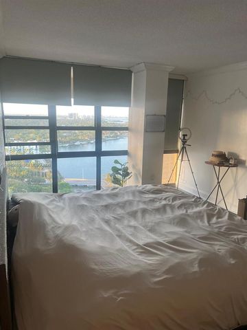 600 NE 36 St PH22, Miami, FL 33137