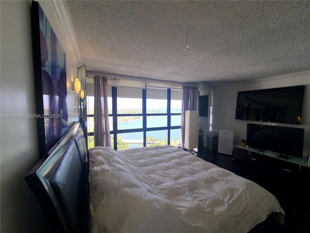 600 NE 36 St PH22, Miami, FL 33137