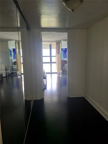 600 NE 36 St PH22, Miami, FL 33137