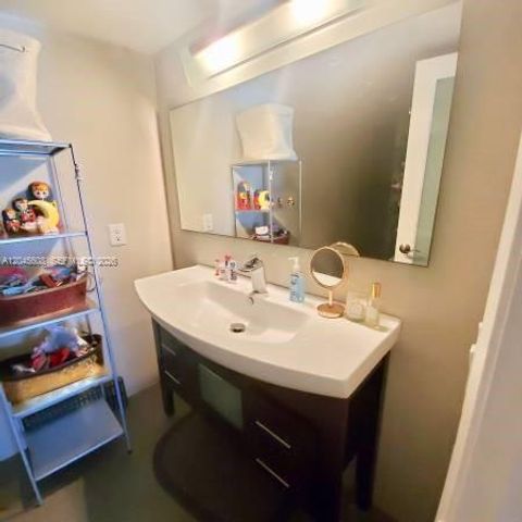 600 NE 36 St PH22, Miami, FL 33137