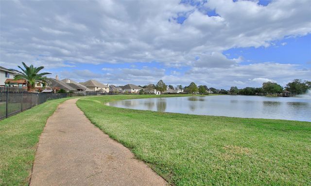 8206 Sierra Dawn Drive, Tomball, TX 77375