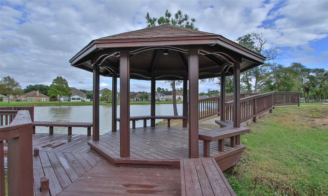 8206 Sierra Dawn Drive, Tomball, TX 77375