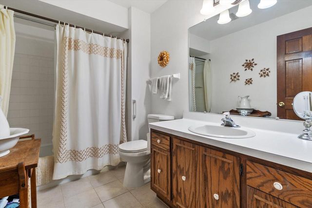 S42W34366 Griffith LANE, Dousman, WI 53118