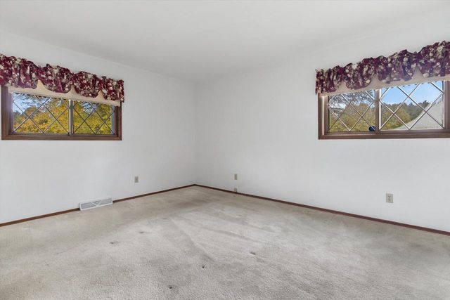 S42W34366 Griffith LANE, Dousman, WI 53118