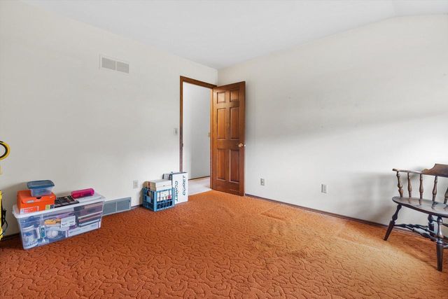 S42W34366 Griffith LANE, Dousman, WI 53118