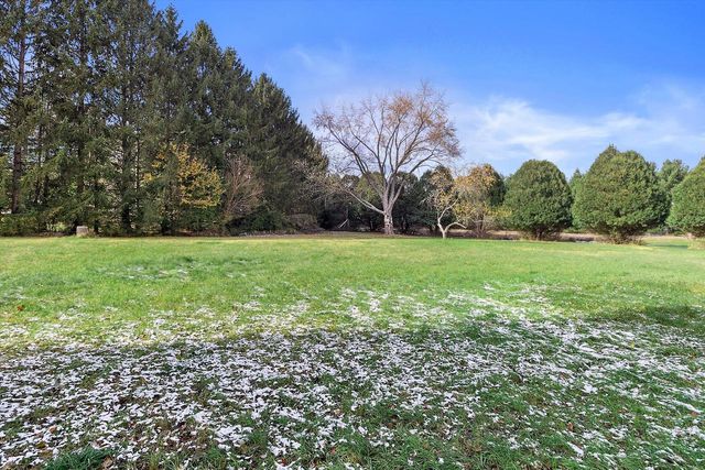 S42W34366 Griffith LANE, Dousman, WI 53118