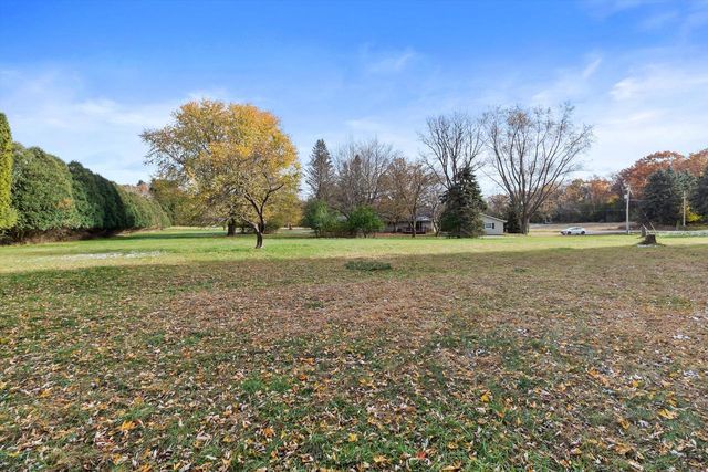 S42W34366 Griffith LANE, Dousman, WI 53118