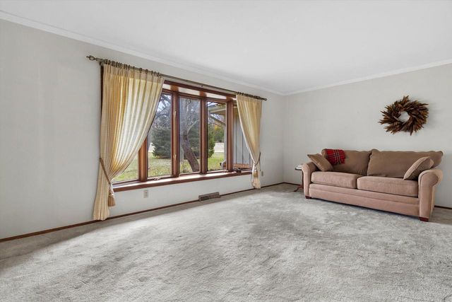 S42W34366 Griffith LANE, Dousman, WI 53118