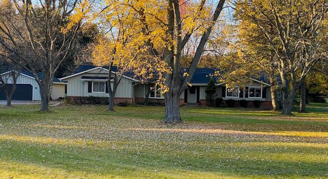 S42W34366 Griffith LANE, Dousman, WI 53118