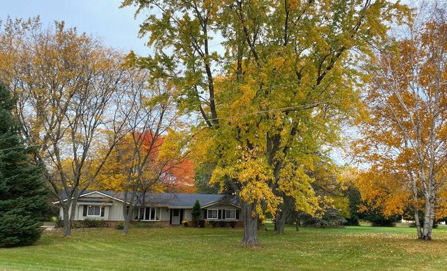 S42W34366 Griffith LANE, Dousman, WI 53118